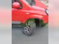 FIAT PANDA BEZ TOČKA VOZI RIJEČKOM OBILAZNICOM: Samo se vukao po cesti (VIDEO)