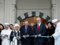 MOŽE PRIMITI ČAK OSAM HILJADA VJERNIKA: Erdogan i Rama svečano otvorili najveću džamiju na Balkanu (FOTO)