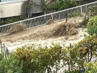 NEZAPAMĆENE SCENE: I na Makarskoj rivijeri poplave, u Podgori bujice nosile sve pred sobom (VIDEO)