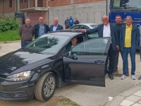 DOBRO SE DOBRIM VRAĆA: Ženi koja je spašavala ljude u poplavama kupili novi automobil