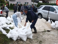UDRUŽENJE POMOZI.BA: Pokrenuta humanitarna akcija za unesrećene u poplavama u BiH