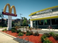 ŠOK U POPULARNOM LANCU BRZE HRANE: Najmanje jedna osoba umrla od trovanja u McDonald'su, brojni završili u bolnici