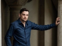MIRZA SELIMOVIĆ IZNENAĐEN DOČEKOM U 'GRANDU': 'Kad sam dobio tu pjesmu, posudiio sam pare da bih platio...'
