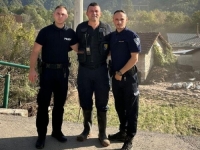 POŽRTVOVANOST I ODVAŽNOST: Mladi policajci iz Jablanice spasili šest osoba sa krova džamije prve noći tragedije