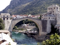 UŽAS SA JUGA ZEMLJE: Turista preminuo nakon pada u Mostaru, evo šta kažu iz policije (VIDEO)