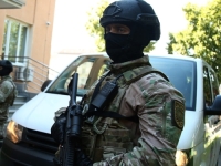 NAKON NAPADA U BOSANSKOJ KRUPI: Policajci sa dugim cijevima izašli na ulice Banjaluke, povećano obezbjeđenje institucija