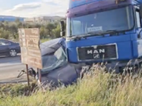 SAOBRAĆAJNA NESREĆA KOD MOSTARA: Na cesti je vidljiv trag kočenja kamiona dužine oko 25 metara, a nakon sudara, oba su vozila...