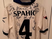 AUKCIJA TRAJE DO SUTRA U PODNE: Ovo je dres Emira Spahića sa SP-a u Brazilu, sa potpisima svih 'Zmajeva'; Ovo je cijena...