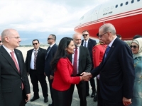 SVEČANI DOČEK NA AERODROMU: Erdogan stigao u Tiranu, večeras putuje u Srbiju...