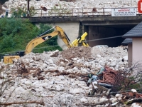 POTRAGA ZA NESTALIM U JABLANICI: Pronađene tri osobe, šta je sa psima tragačima?
