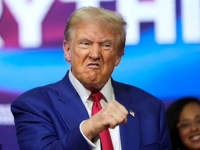 IMA ENERGIJE I U OSMOJ DECENIJI: Trump se 39 minuta ljuljao uz muziku na predizbornom skupu (VIDEO)