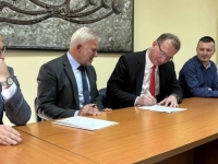 SVIMA JE PAO KAMEN SA SRCA: Potpisan ugovor za nabavku linearnog akceleratora za UKC Tuzla