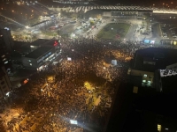 KADAR IZ NOVOG SADA: Snimak iz drona otkriva da je veliki broj ljudi došao na protest koji je počeo...(VIDEO)