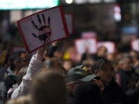 OD 18 SATI PA DO...: Počela blokada Varadinskog mosta u Novom Sadu, priveden Miran Pogačar