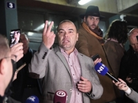 PROTESTI U NOVOM SADU, JEŠIĆ SE PREDAO POLICIJI: 'Ako budemo svi u zatvoru, ima da pravimo pobunu i u zatvoru'