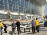 NOVI SNIMAK SA MJESTA NESREĆE: Na ljude se sručili ogromni betonski komadi (VIDEO)