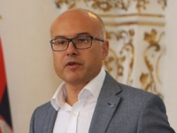 NIČIM IZAZVAN, REKLO BI SE: Predsjednik Vlade Srbije Vučević pohvalio Dejtonski sporazum, nazvao ga 'nasušnom potrebom'