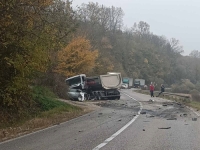 STRAVIČAN UDES U BiH: Jedna osoba poginula, saobraćaj obustavljen