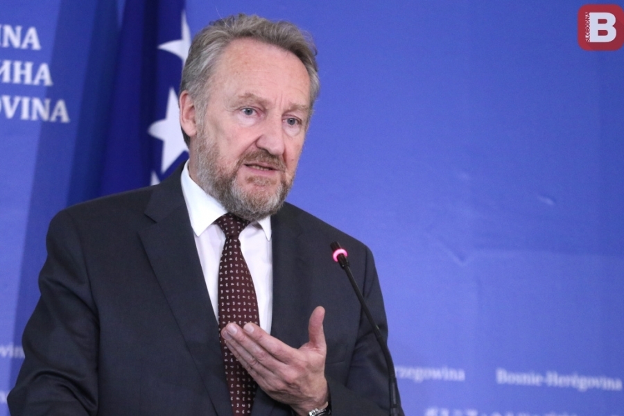 OGLASILA SE SDA: Bakiru Izetbegoviću urađena kateterizacija | Slobodna ...