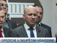 INCIDENT U NOVOSADSKOJ SKUPŠTINI: Zastupnika udarili u glavu, studenti protestovali ispred
