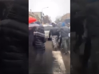 JEZA U ŠAPCU TOKOM PROTESTA: 'Taksista je pokupio jednog momka na haubi, 'zakačio' je i profesoricu, redom se krenuli za njim...'