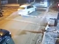 ŽIVOT NA KOCKI: Jedan vozač BMW-a je odlučio da nepoštuje saobraćajna pravila, evo šta mu se desilo... (VIDEO)