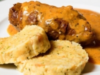 RECEPT ZA KNEDLE OD STAROG KRUHA: Gotove su za manje od pola sata i već imate pola jela, bilo to...