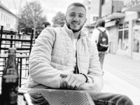 NIKOME NIJE JASNO ŠTA SE DESILO: Pojavila se fotografija uništenog policijskog automobila u koji je udario 22-godišnji Emin pa poginuo