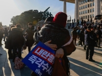 NASTAVLJA SE DRAMA U JUŽNOJ KOREJI: Demonstranti traže ostavku predsjednika, vojsci i policiji zabranjen ulaz u Parlament