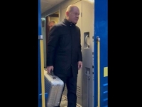 PRIVUKAO JE VELIKU PAŽNJU: Scholz otkrio šta je nosio u misterioznom metalnom koferu u Kijevu (VIDEO)