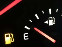 MALE TAJNE VELIKIH MAJSTORA: Evo koliko vam goriva ostaje u rezervoaru kada se upali žuta lampica...