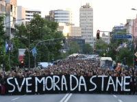 STUDENTI ZBOG NOVOSADSKE TRAGEDIJE BLOKIRALI FAKULTETE: Zašto nisu mogući protesti u BiH, po uzoru na Srbiju?