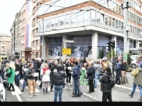 DOK JABLANIČANI ŠETAJU SAMI: Građani Srbije 15 - minutnom blokadom ulica odali počast nastradalima u Novom Sadu
