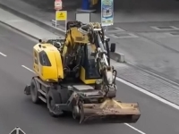 UBIJEN MUŠKARAC KOJI JE UKRAO BAGER I ZABIJAO SE U LJUDE I POLICIJU: Došlo je do razmjene vatre između...