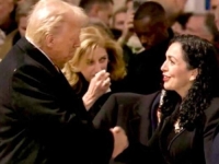 NA SVEČANOSTI U PARIZU: Pogledajte srdačan susret predsjednice Kosova i Donalda Trumpa (VIDEO)