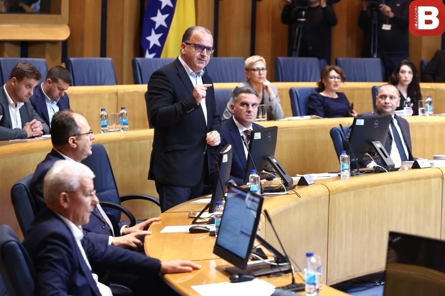 SB' INTERVJU / DŽENAN ĐONLAGIĆ, IZASLANIK U DOMU NARODA PS BiH: Dobro  pazite šta se sprema nakon smjene Dodikovih kadrova, Trojka bi mogla  nestati s političke scene... | Slobodna Bosna