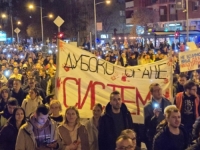 NOVE BLOKADE U SRBIJI: U toku okupljanja širom Srbije, protesti se večeras održavaju u Novom Sadu, Beogradu, Nišu, Kraljevu...