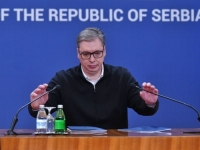 SVE VUČIĆEVE 'PORUKE MIRA' I POZIVA NA DIJALOG SU LAŽ: Iako je napad na studente u Novom Sadu ocijenio kao skandalozan, tokom obraćanja batinaše SNS-a nazivao 'momcima'