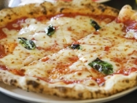 NA OVAJ NAČIN SE PRIPREMA TAMO GDJE JE NAJBOLJA, U NAPULJU: Napravite pizzu Margherite, specifičnu po svojoj...