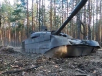 PUTINOVA NOĆNA MORA: Predsjednik Rusije govorio je da je ruski tenk najbolji na svijetu, a sada strahuje od onoga što su napravili Ukrajinci...