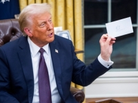 TRUMP PRONAŠAO BIDENOVO PISMO U LADICI: Evo šta mu je poručio prije napuštanja Bijele kuće