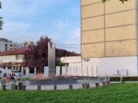 U ULICI BULEVAR BRANILACA DOBRINJE: Na Spomen-obilježju ubijenoj djeci sarajevskog naselja izvršit će se korekcije podataka