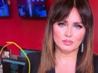 BLAM NA RTS-u: Voditeljica prenosila najnovije vijesti, a u pozadini se na jednom od brojnih monitora...