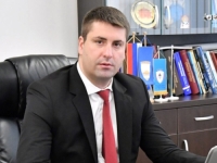 NAČELNIK ISTOČNOG NOVOG SARAJEVA VOLI LUKSUZ, ALI DA GA NEKO DRUGI PLATI: Ponovio se službenim automobilom koji košta više od 100.000 KM, ovako se (o)pravdao