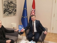 SUSRET MONS. FRANJE TOPIĆA I ANDREJA PLENKOVIĆA U BANSKIM DVORIMA U ZAGREBU: Akademik zahvalio premijeru...