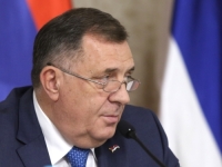 I DOK MU DRUG VUČIĆ MUKU MUČI SA STUDENTIMA: Dodik u Skoplju zapjevao 'Svilen konac' (VIDEO)