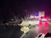 SAMO PUKOM SREĆOM IZBJEGNUTA JE TRAGEDIJA: Kamen veličine prosječnog automobila pao je na dionici...