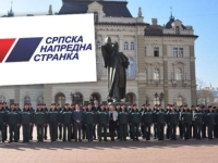 POKUŠAVAJU NAPAKOVATI NENADU ČANKU SEPARATIZAM: SNS jurišnici uz pomoć komunalne milicije postavili transparent 'Vojvodina Republika' (FOTO)