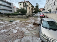 HAOS U SUSJEDSTVU: Jako kišno nevrijeme, poplavljene ulice u Splitu, najteže je...(FOTO, VIDEO)