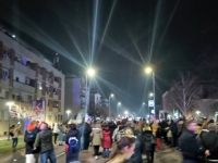PJEŠAČE DO NOVOG SADA: Studenti iz Beograda srdačno dočekani u Staroj Pazovi, pridružili im se i poljoprivrednici (VIDEO)